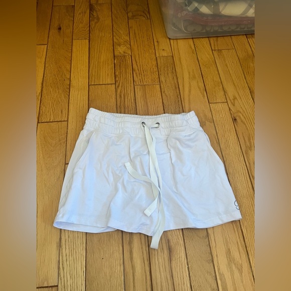 Bombshell Sportswear - Scrunch Butt Shorts - Picture 1 of 6